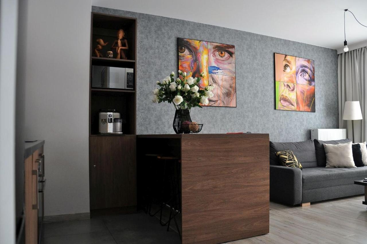 Q Apart Gold-Trzy Pokoje, Manufaktura, Klimatyzacja I Garaz Gratis, Tv Max, Fv, Gwarancja Zadowolenia Lodz (Lodz) Exterior photo