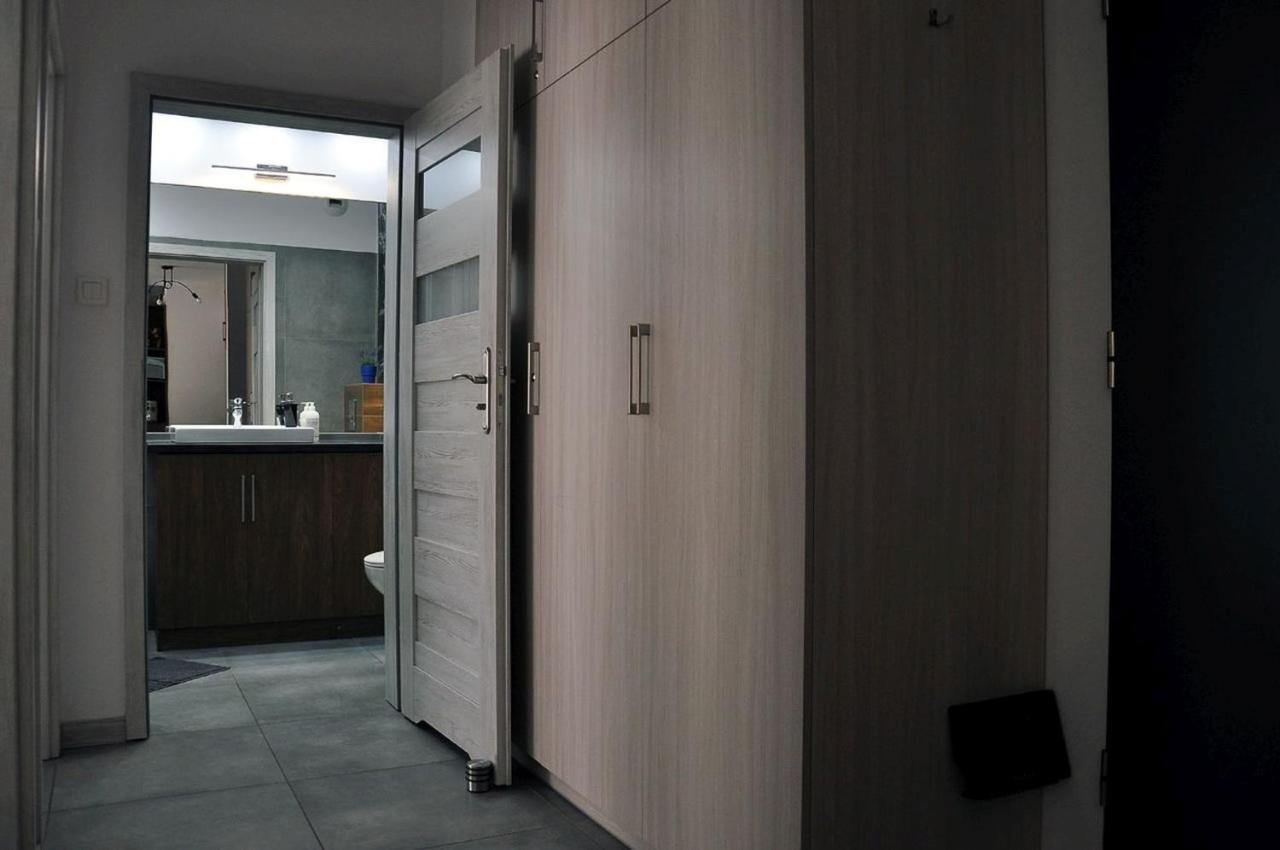 Q Apart Gold-Trzy Pokoje, Manufaktura, Klimatyzacja I Garaz Gratis, Tv Max, Fv, Gwarancja Zadowolenia Lodz (Lodz) Exterior photo