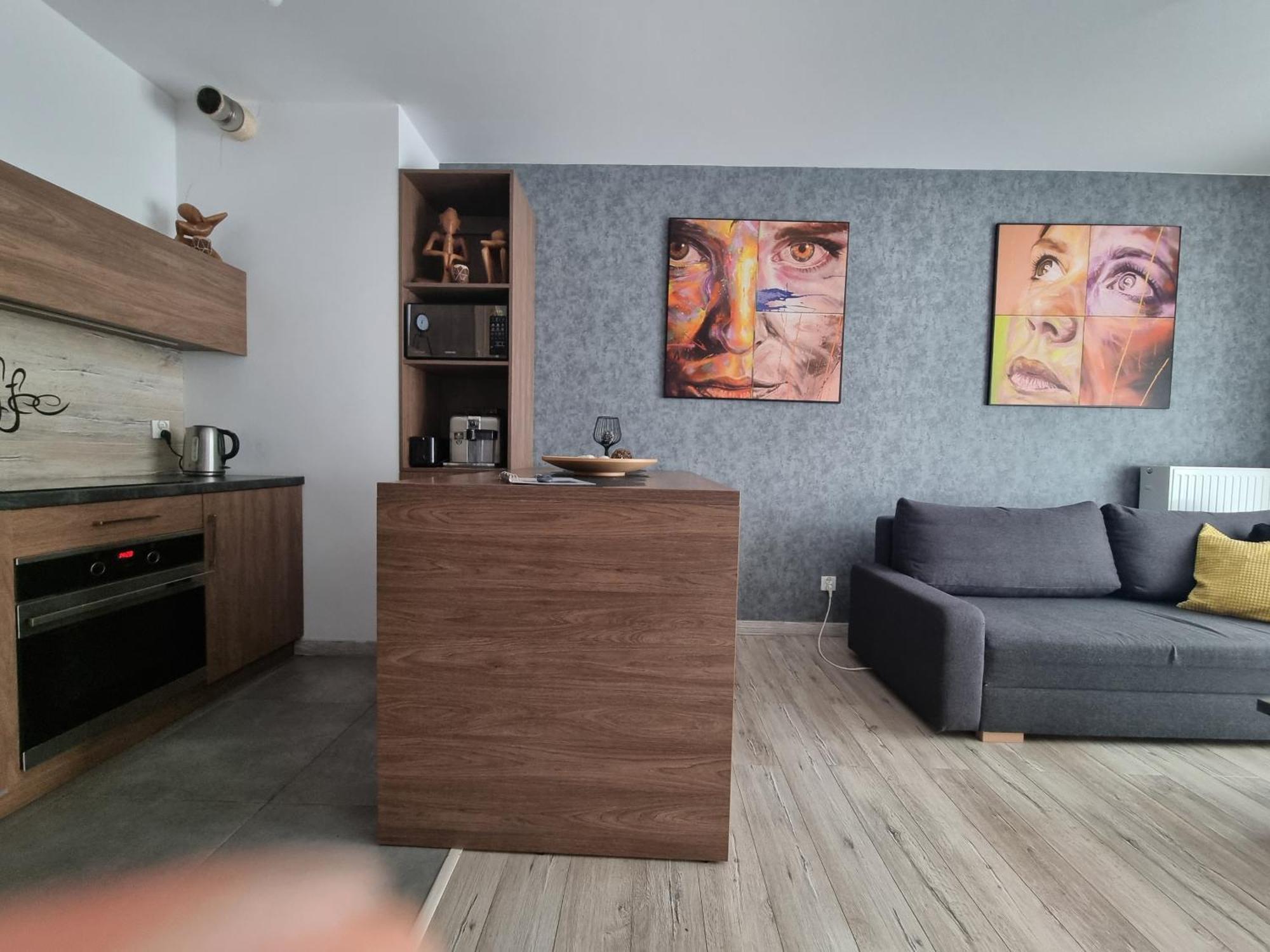 Q Apart Gold-Trzy Pokoje, Manufaktura, Klimatyzacja I Garaz Gratis, Tv Max, Fv, Gwarancja Zadowolenia Lodz (Lodz) Exterior photo